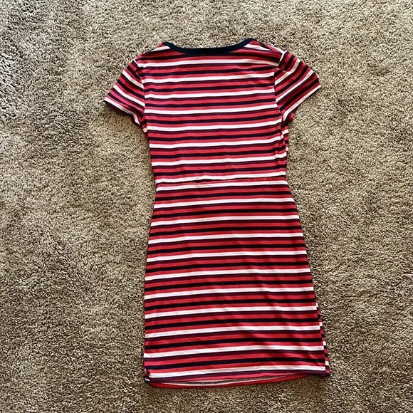 Cute dress with horizontal slit in front with tie - Picture 6 of 6